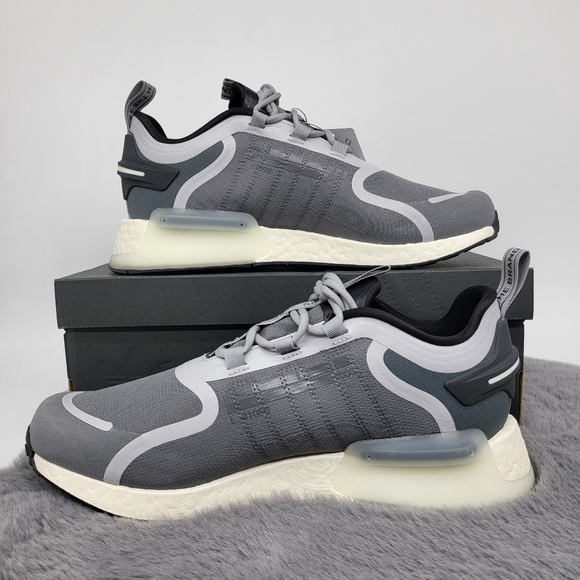 New Adidas Originals NMD_V3 Gore-Tex Men\'s Running Shoes Size 12 main image 5
